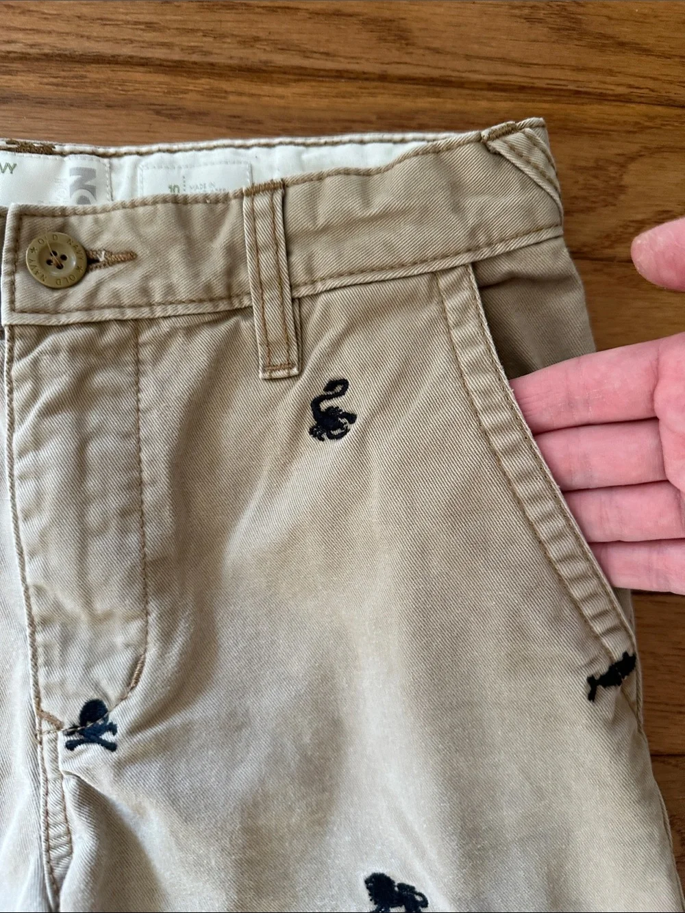 Old Navy boys shorts khaki with navy animals size 10 EUC